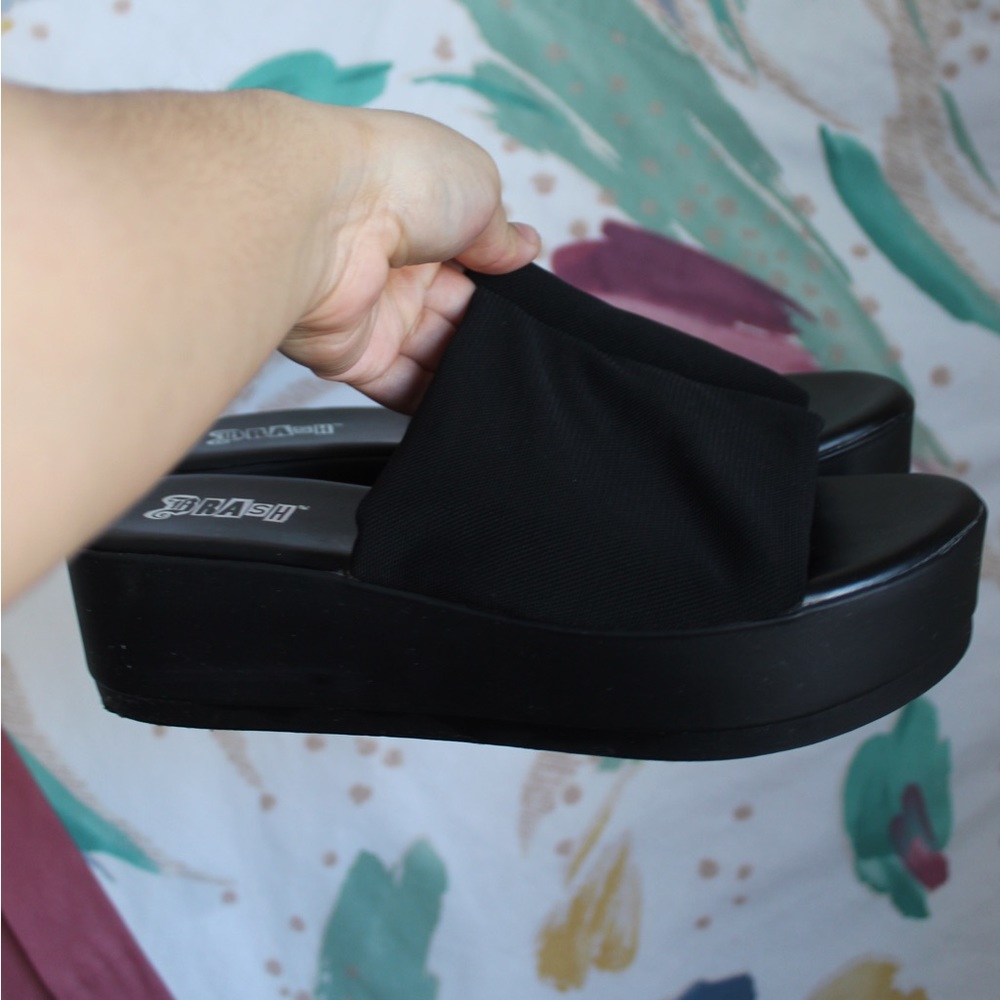 Vintage Trash Sandal Platforms 🖤🤍